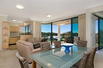 Santorini Twin Waters - Accommodation Noosa 1