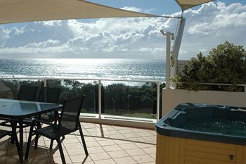 Santorini Twin Waters - Accommodation Noosa 7