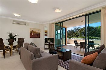Santorini Twin Waters - Accommodation Noosa 10