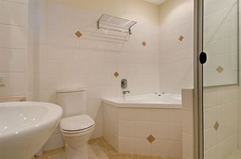 Santorini Twin Waters - Accommodation Noosa 17