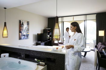 Chateau Elan - Accommodation Noosa 23