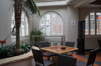 Royal Exhibition Hotel - Accommodation Noosa 11