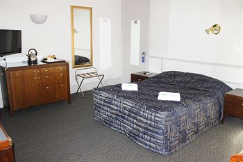 Royal Exhibition Hotel - Accommodation Noosa 1