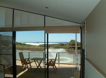 Caves Beachside Hotel - Accommodation Noosa 1