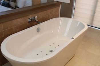Caves Beachside Hotel - Accommodation Noosa 8