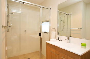 Caves Beachside Hotel - Accommodation Noosa 9