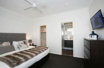 Caves Beachside Hotel - Accommodation Noosa 19