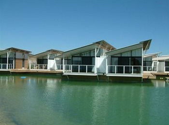 Caves Beachside Hotel - Accommodation Noosa 21
