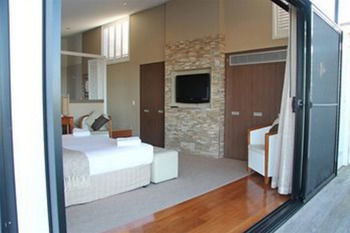 Caves Beachside Hotel - Accommodation Noosa 27