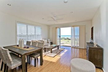 Caves Beachside Hotel - Accommodation Noosa 43