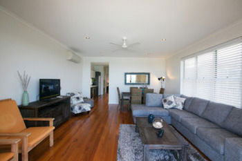 Caves Beachside Hotel - Accommodation Noosa 46