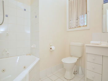 Madigan Wine Country Cottages - Accommodation Noosa 23