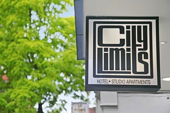 City Limits Hotel - Accommodation Noosa 0
