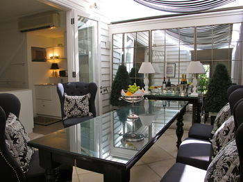 Andre's Mews Luxury Serviced Apartments - Accommodation Noosa 4