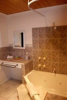 Hill 'N' Dale Farm Cottages - Accommodation Noosa 20
