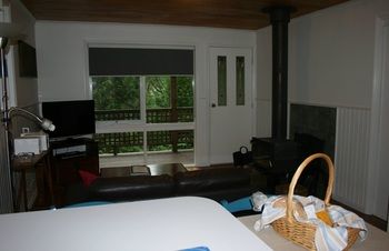 Hill 'N' Dale Farm Cottages - Accommodation Noosa 25