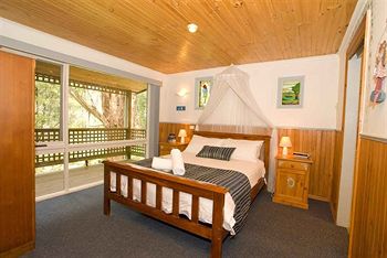 Hill 'N' Dale Farm Cottages - Accommodation Noosa 1