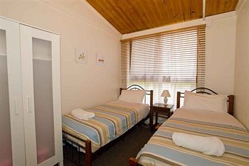 Hill 'N' Dale Farm Cottages - Accommodation Noosa 7