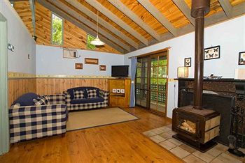 Hill 'N' Dale Farm Cottages - Accommodation Noosa 16