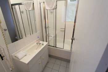 Drummond Apartments Services - Accommodation Noosa 6