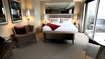 Art Series - The Olsen - Accommodation Noosa 42