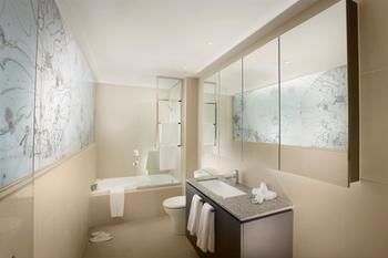 Art Series - The Olsen - Accommodation Noosa 49