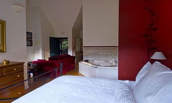 Cottages At Monreale - Accommodation Noosa 17