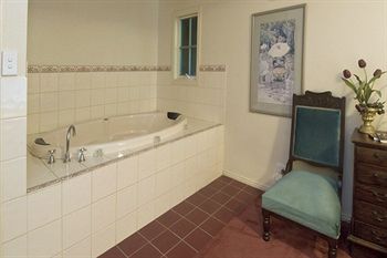 Cottages At Monreale - Accommodation Noosa 29