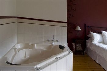 Cottages At Monreale - Accommodation Noosa 47