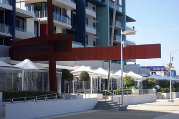 AKOM Docklands - Accommodation Noosa 3