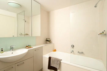AKOM Docklands - Accommodation Noosa 5