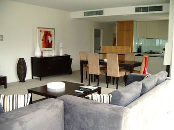 AKOM Docklands - Accommodation Noosa 6