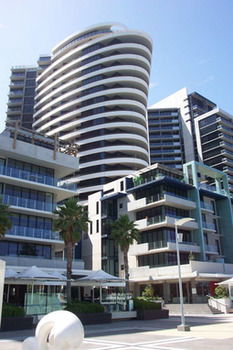 AKOM Docklands - Accommodation Noosa 7
