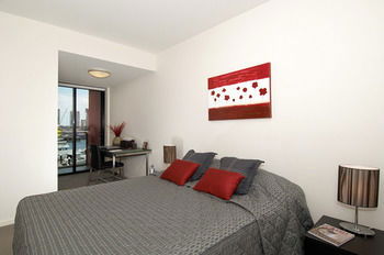 AKOM Docklands - Accommodation Noosa 12