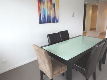 AKOM Docklands - Accommodation Noosa 14