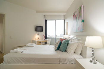 AKOM Docklands - Accommodation Noosa 21