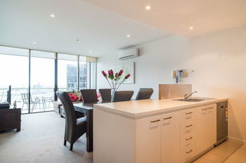 AKOM Docklands - Accommodation Noosa 37