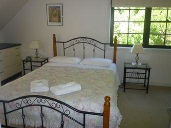 Whispering Pines Chalet & Cottages - Accommodation Noosa 9