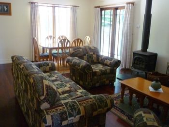 Whispering Pines Chalet & Cottages - Accommodation Noosa 14