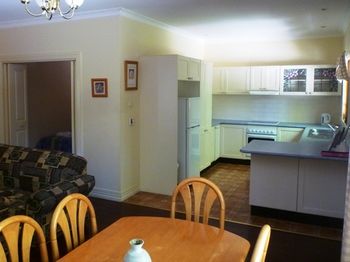 Whispering Pines Chalet & Cottages - Accommodation Noosa 17
