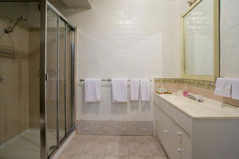 A Camelot Tower & Penthouse - Accommodation Noosa 29
