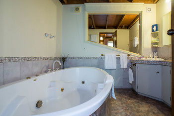 A Camelot Tower & Penthouse - Accommodation Noosa 50