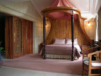 A Camelot Tower & Penthouse - Accommodation Noosa 0