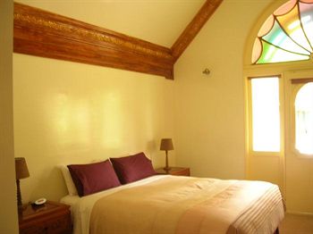 A Camelot Tower & Penthouse - Accommodation Noosa 7