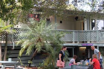 Nomads Noosa Backpackers Hostel - Accommodation Noosa 2