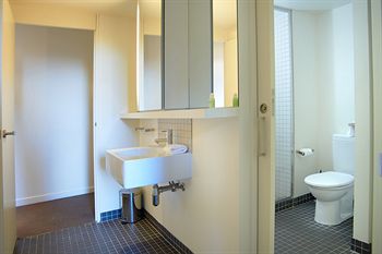 City Edge Serviced Apartments East Melbourne - Accommodation Noosa 3