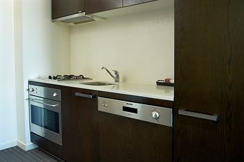 City Edge Serviced Apartments East Melbourne - Accommodation Noosa 14