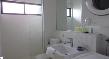 Hiigh Apartments - Accommodation Noosa 7