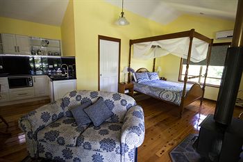 Bendles Cottages And Country Villas - Accommodation Noosa 3