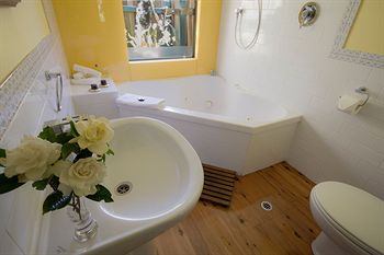 Bendles Cottages And Country Villas - Accommodation Noosa 10